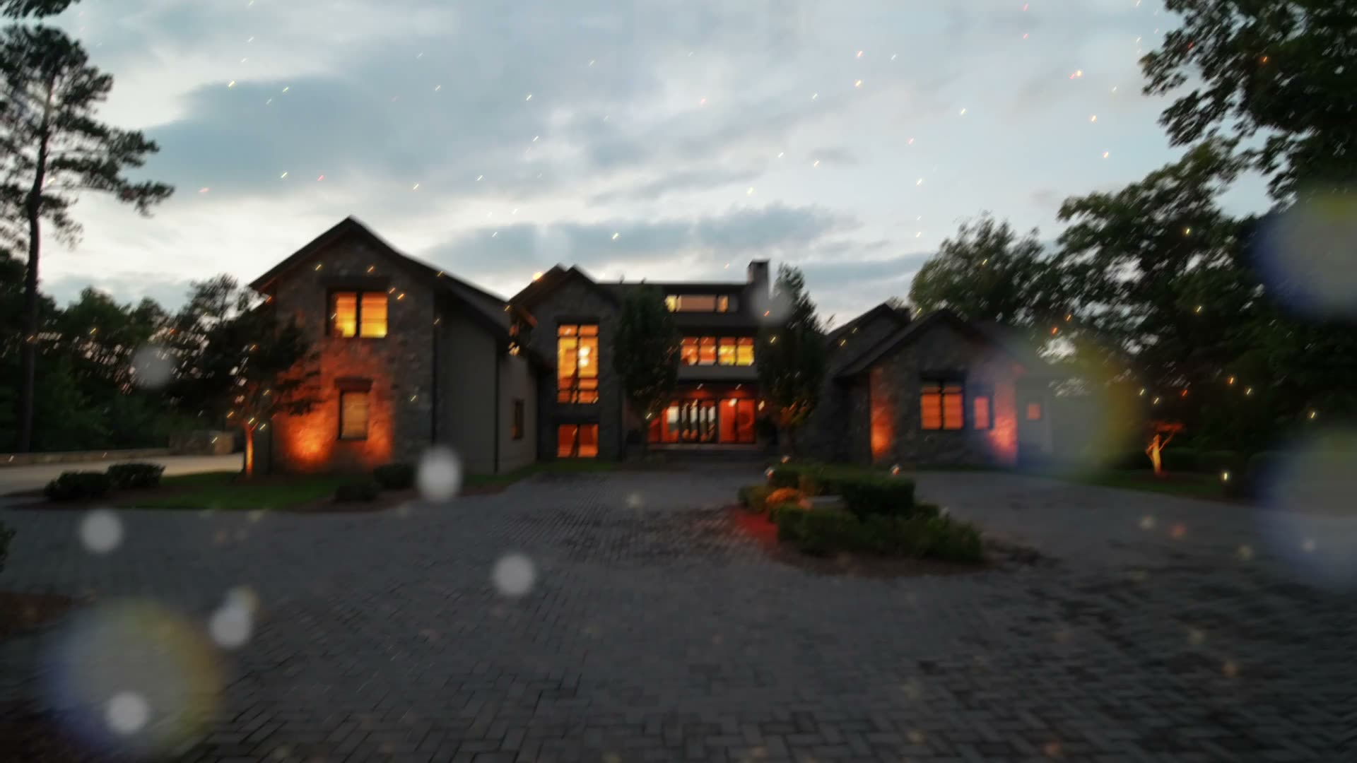 The front of 125 Quiet Waters Dr